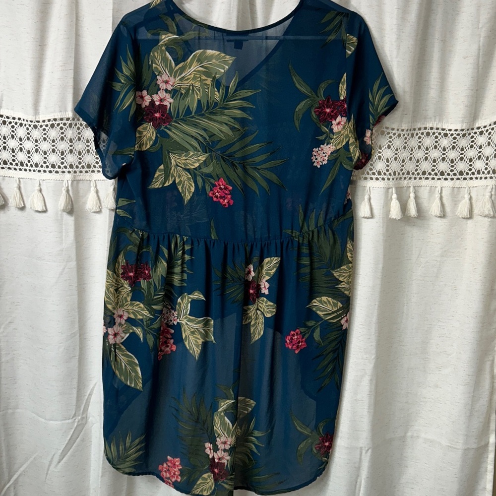 Torrid High -Low Floral Top
Size 00
Beautiful - Picture 3 of 6